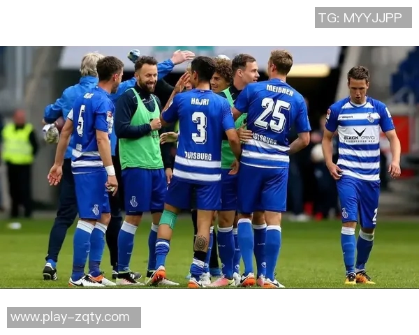 皇马密切关注阿尔克马尔19岁中场新星基斯斯米特的潜力与表现